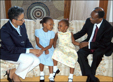 Aristide's family 1.jpg (52717 bytes)