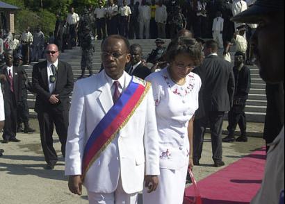 aristide supporters 14.jpg (25533 bytes)