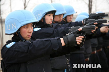 chinese riot policewomen.jpg (19952 bytes)