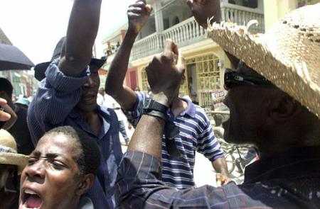 haiti journalists protest.jpg (28222 bytes)