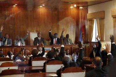 haiti parliament.jpg (85043 bytes)