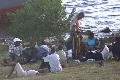 haitian boat people 1.jpg (24156 bytes)