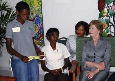 laura bush 1.jpg (85618 bytes)