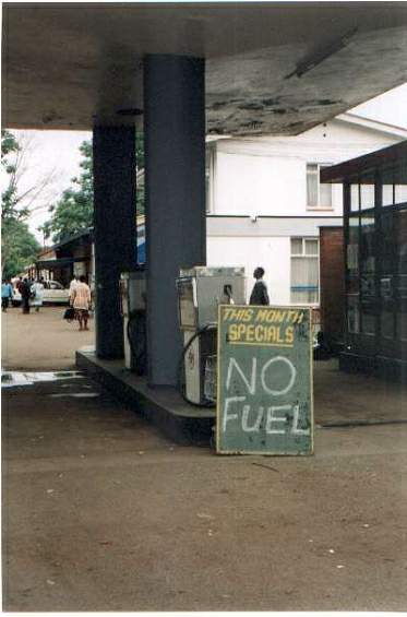 no fuel.jpg (27846 bytes)