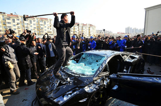 lamborghini smashed